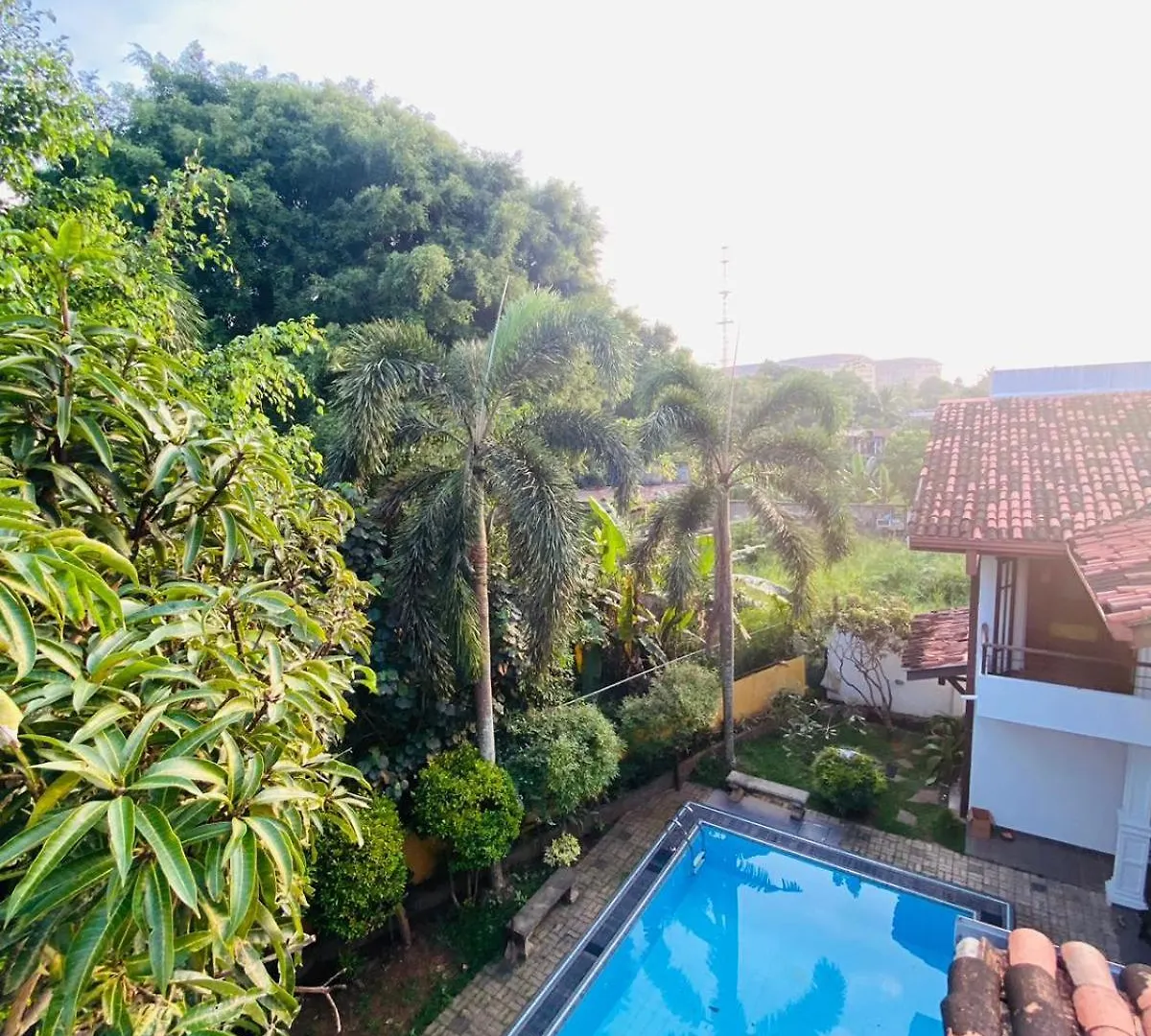 Aran Villa Talangama South Hotel
