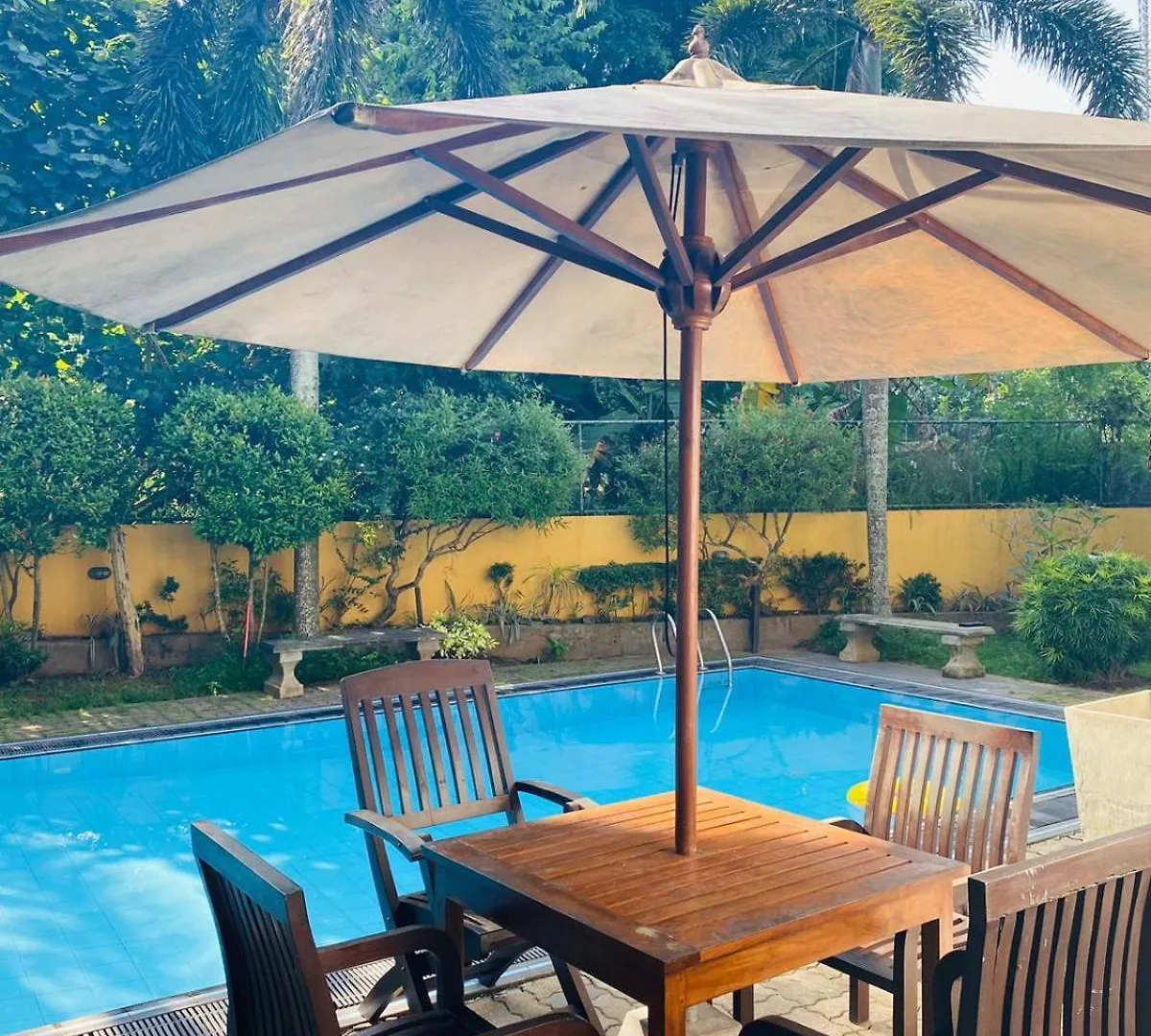 Aran Villa Talangama South 0*,